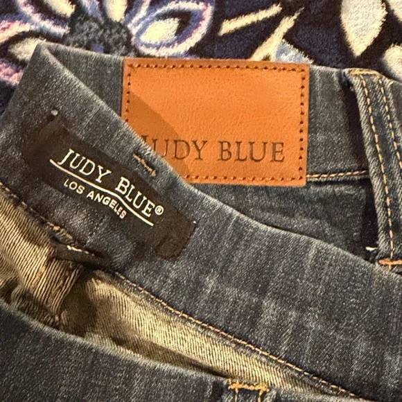 Judy Blue Dark Wash Denim Jeans - Picture 2 of 3